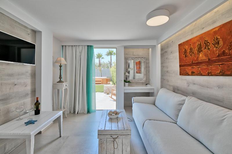 Perla Suite with Jacuzzi image 4