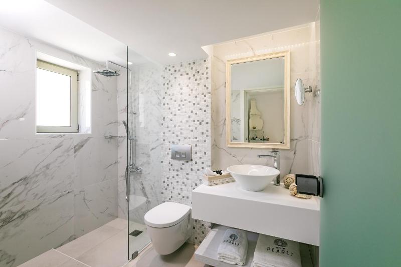 Superior Suite image 3