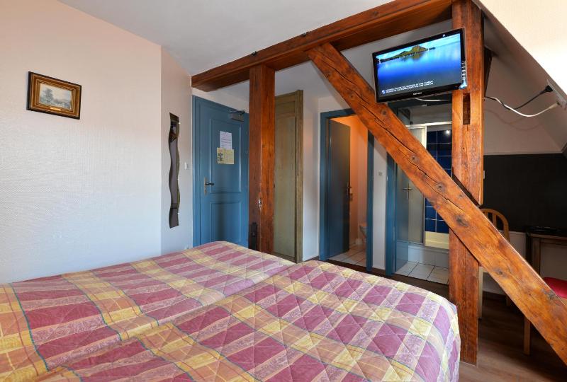 Twin Room image 4