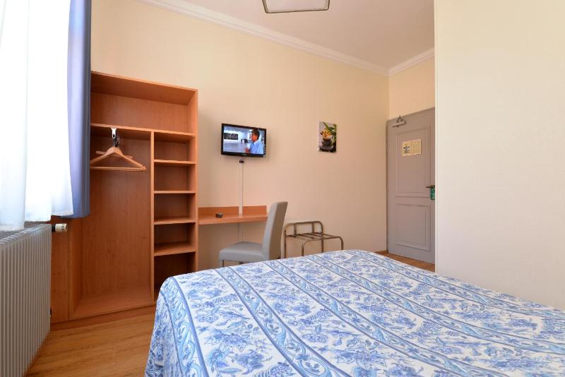 Double Room image 4