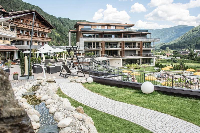 Double Room Alpin with Balcony image 4