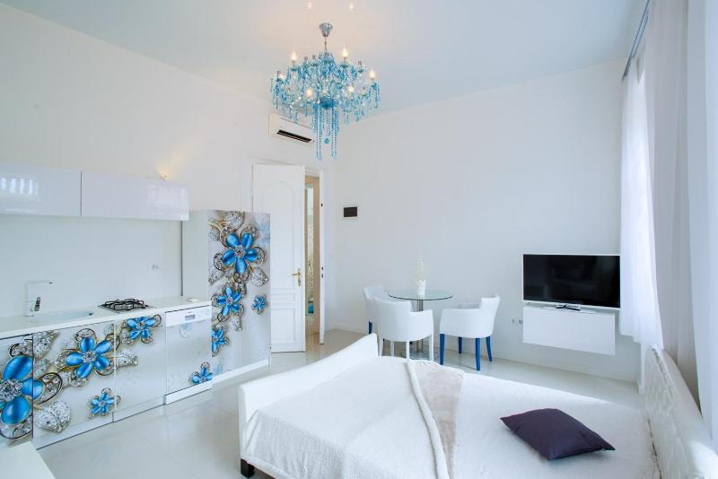 Studio Apartment image 4