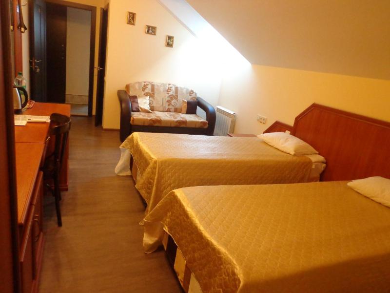 Double or Twin Room with Extra Bed image 3