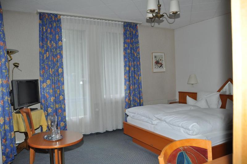 Budget Double Room image 3