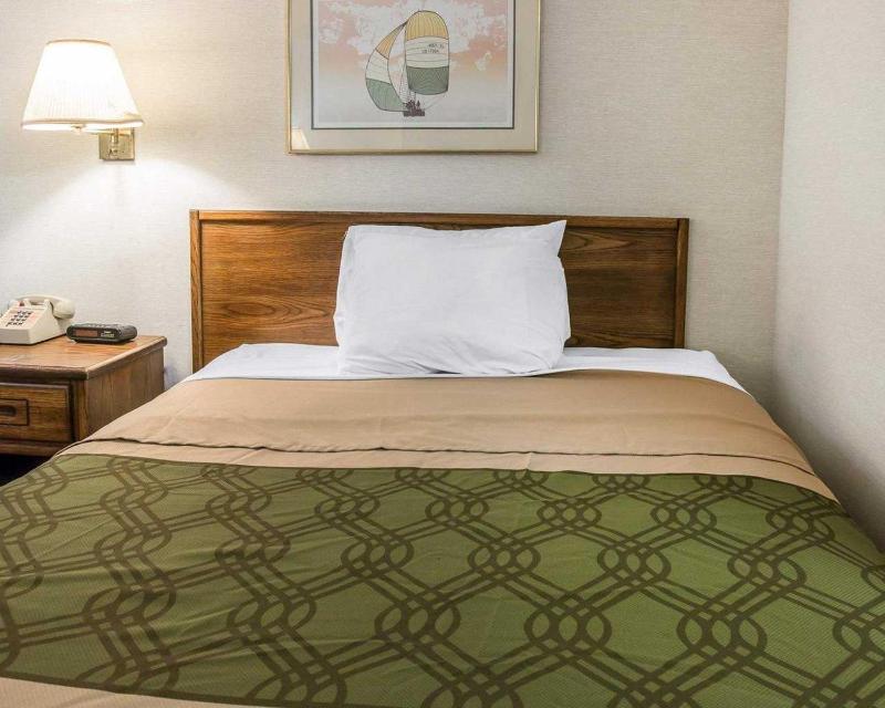 Room with One Double Bed- Non-Smoking  image 1