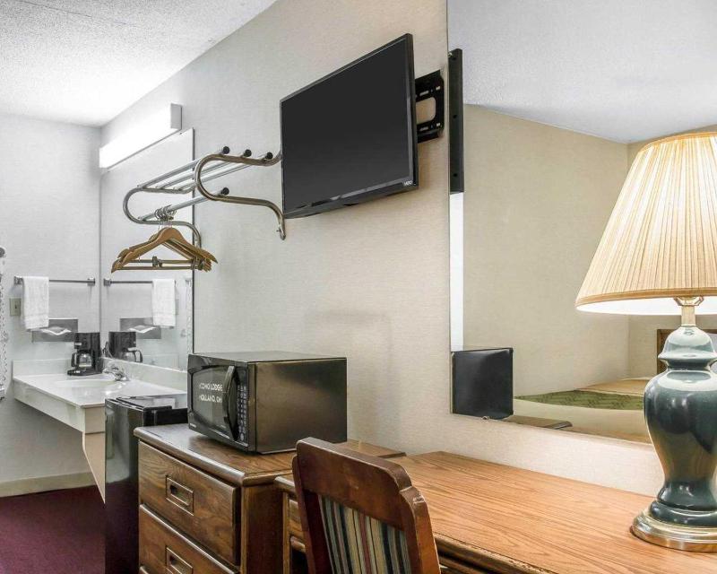 Room with Two Double Beds - Smoking image 1