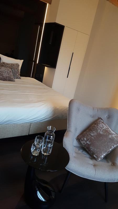 Deluxe Suite 1 King Bed image 2