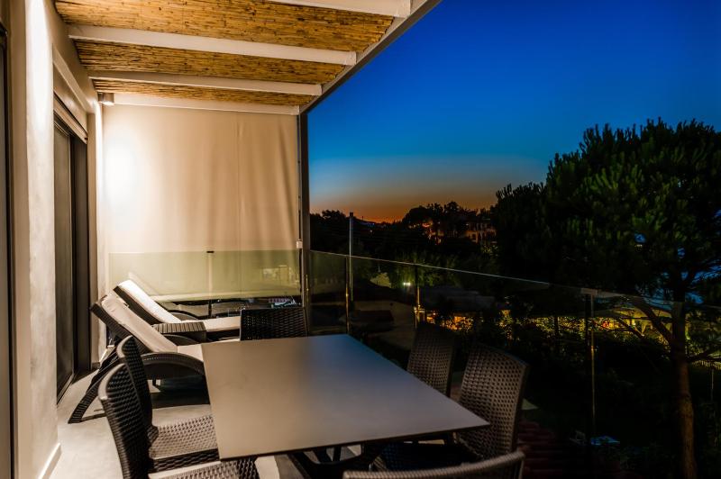 Deluxe Apartment with Sea View image 4