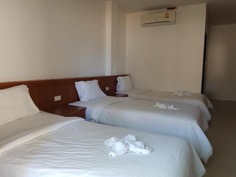 Mac's Bay Resort - image 8
