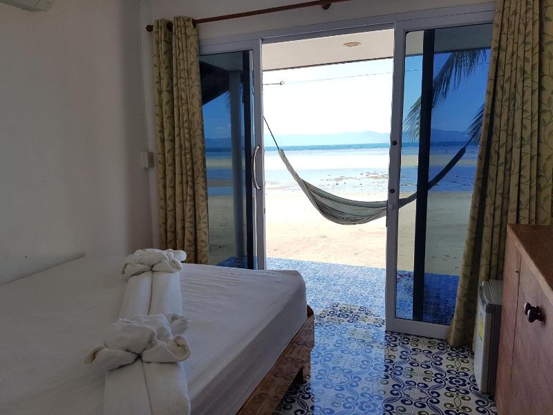 Mac's Bay Resort - image 16