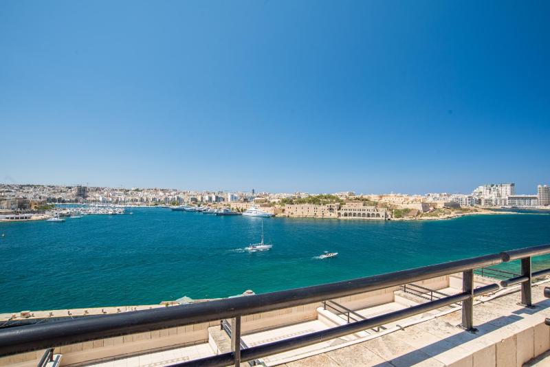 Deluxe Double Room with Full Sea View and Terrace image 4