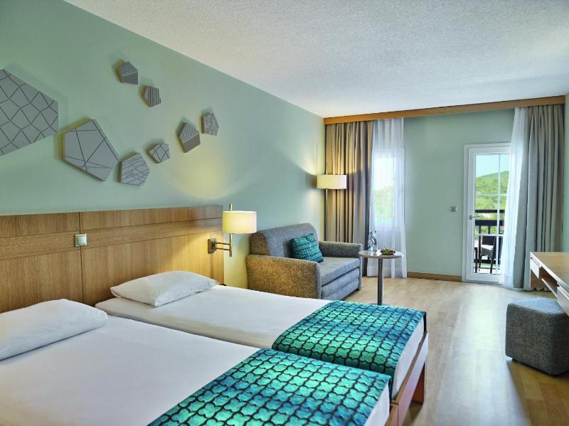 Comfort Room - Main Building - Triple Use image 3
