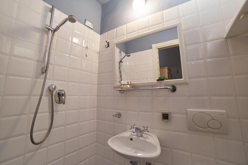 Small Double Room image 4