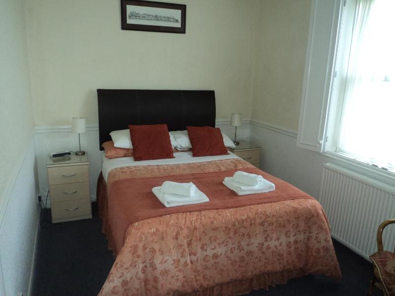 Double Room image 4