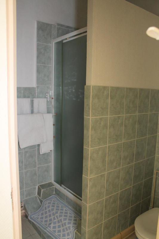 Twin Room image 4