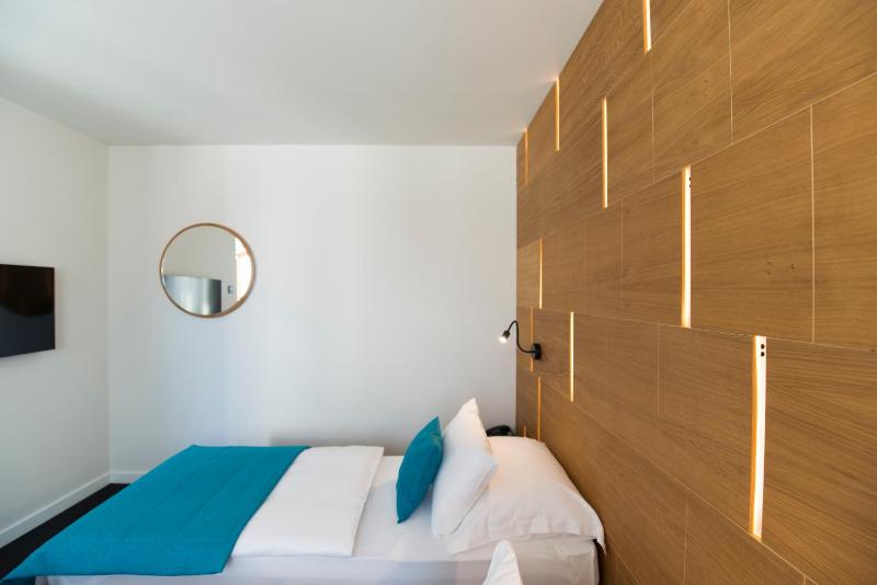 Double or Twin Room image 3