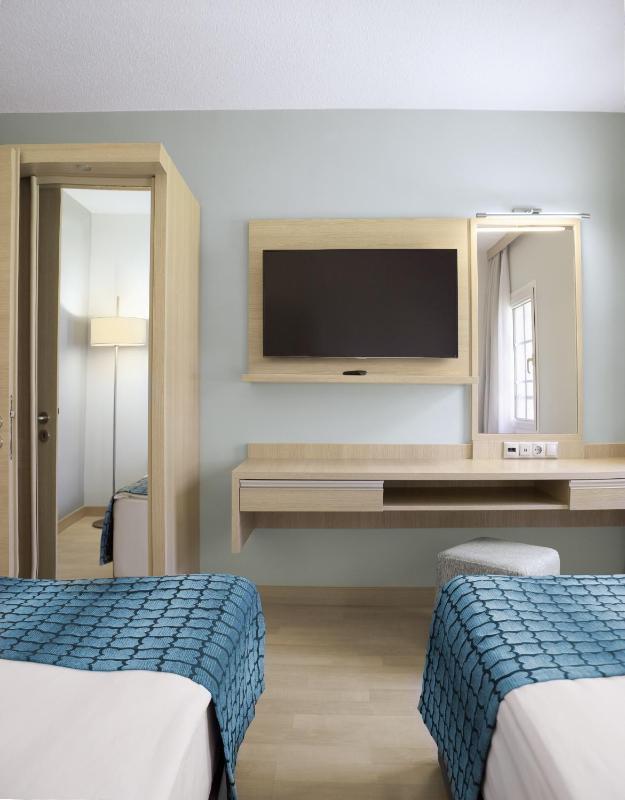 Suite - Main Building - Quadruple Use  image 2