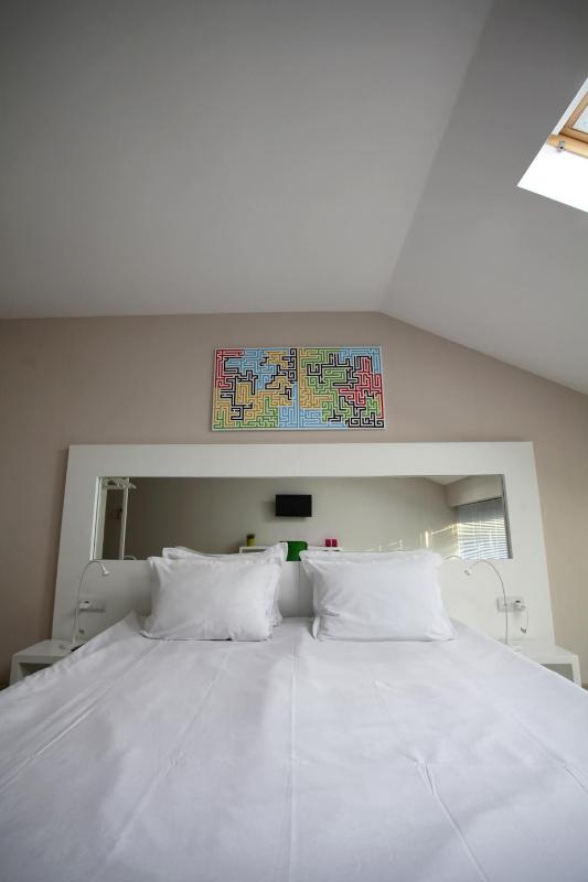 Double or Twin Room image 4