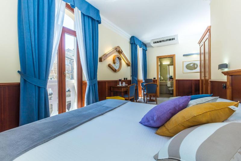 Junior Suite with View image 3