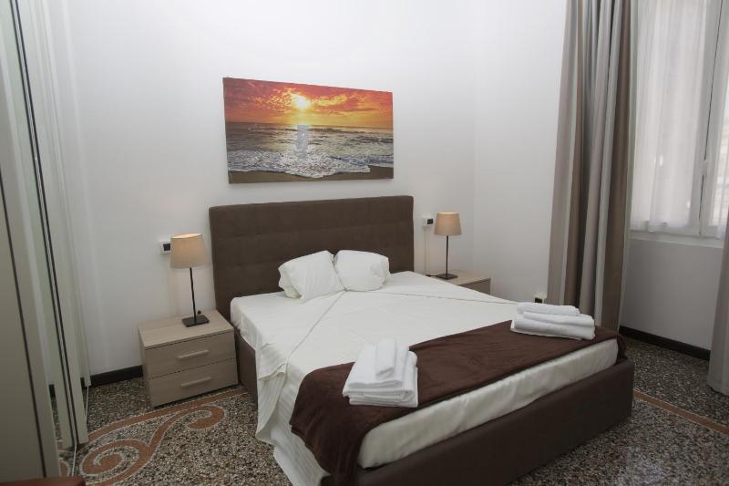 Double Room image 4