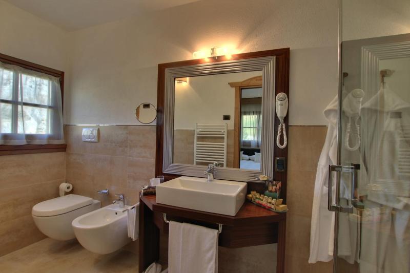 Double Room with Balcony image 1