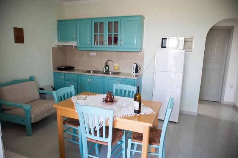 One-Bedroom Apartment with Sea View image 3