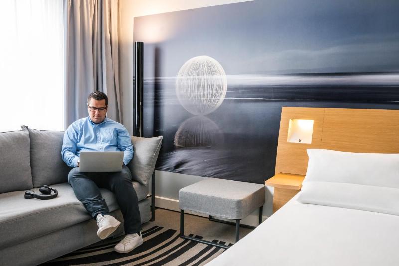 Executive Room image 2