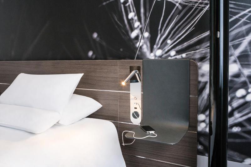 Comfort Room with Twin Beds image 3