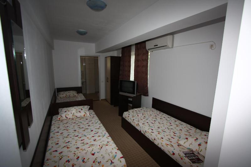 Triple Room image 4