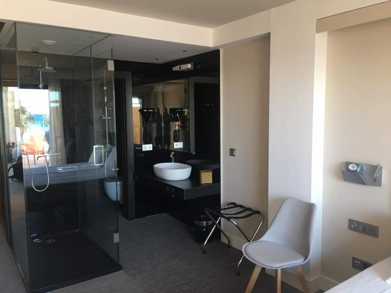 Double Room with Terrace and Sea View   image 1