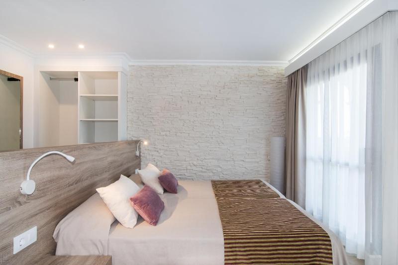Junior Suite with Sea View image 3