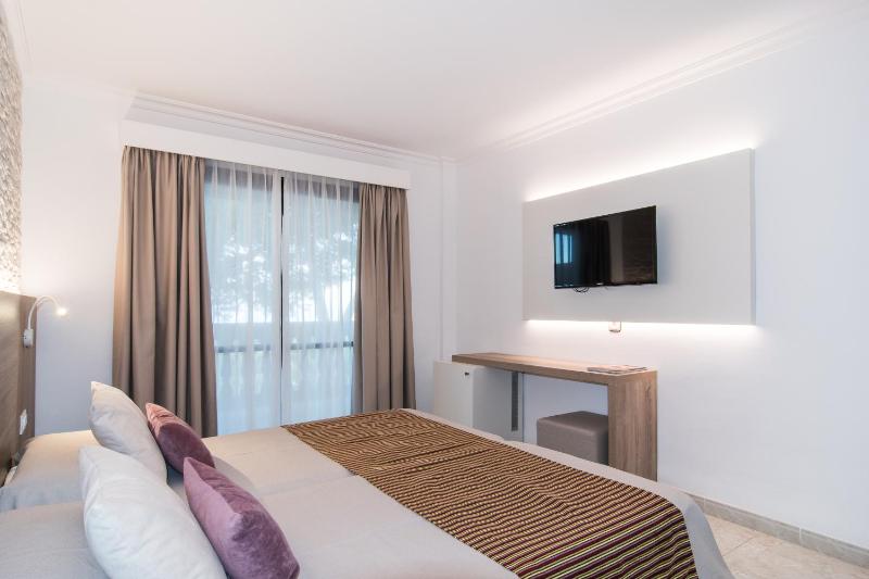 Standard Double Room image 1