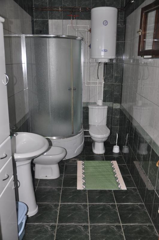 Twin Room with Shared Bathroom image 2