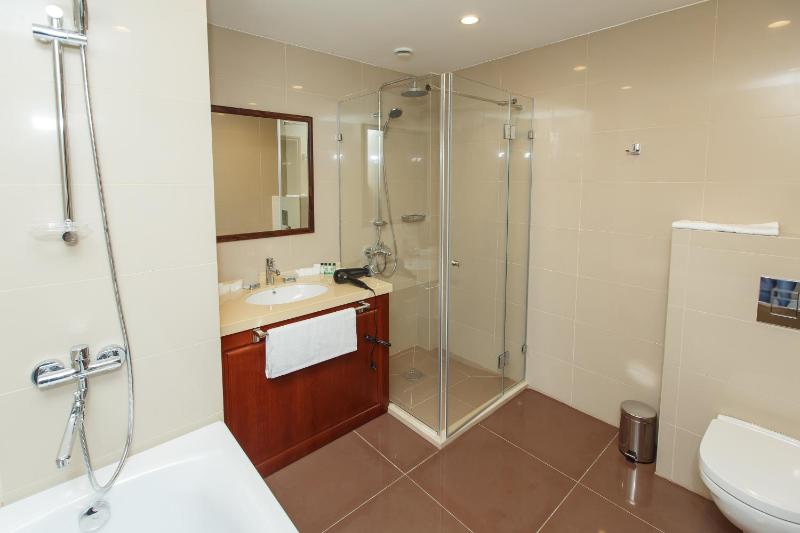 Suite with Mountain View image 4