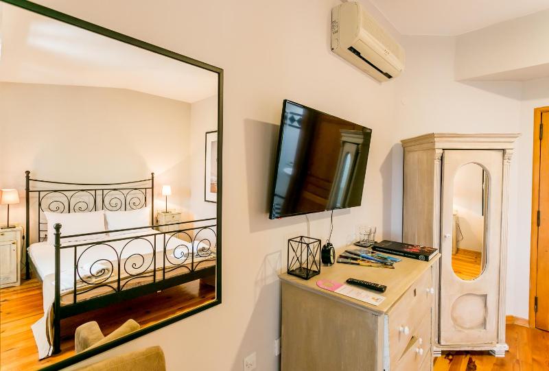 Double Room with Sea View 3 image 3