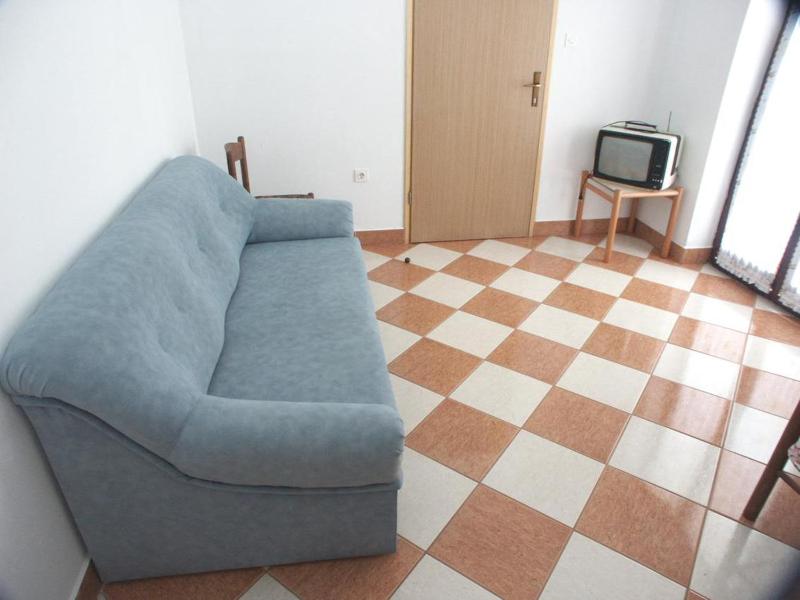 One-Bedroom Apartment with Balcony and Sea View image 1