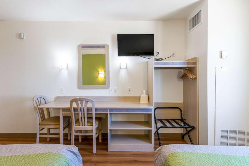 Quadruple Room - Non-Smoking image 4