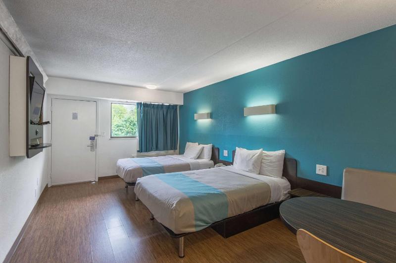 Quadruple Room - Non-Smoking image 3