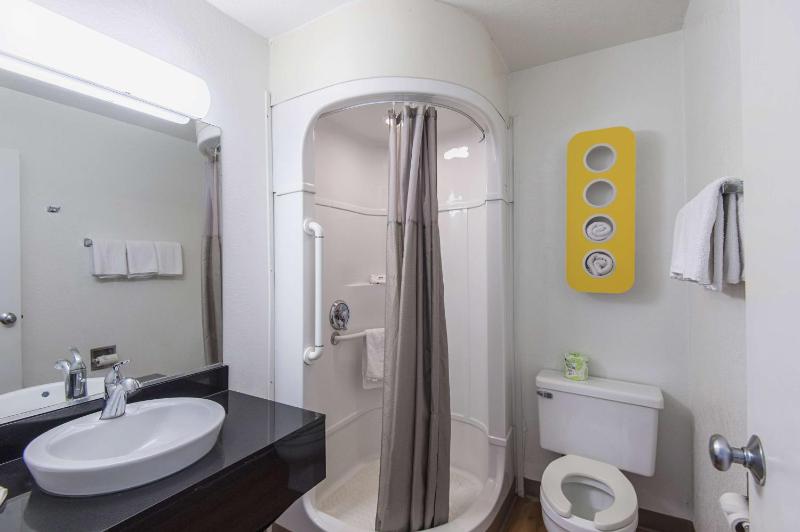 Quadruple Room - Non-Smoking image 3