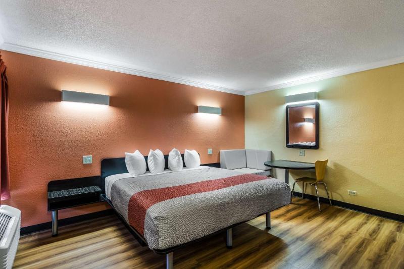 King Room - Non-Smoking image 3