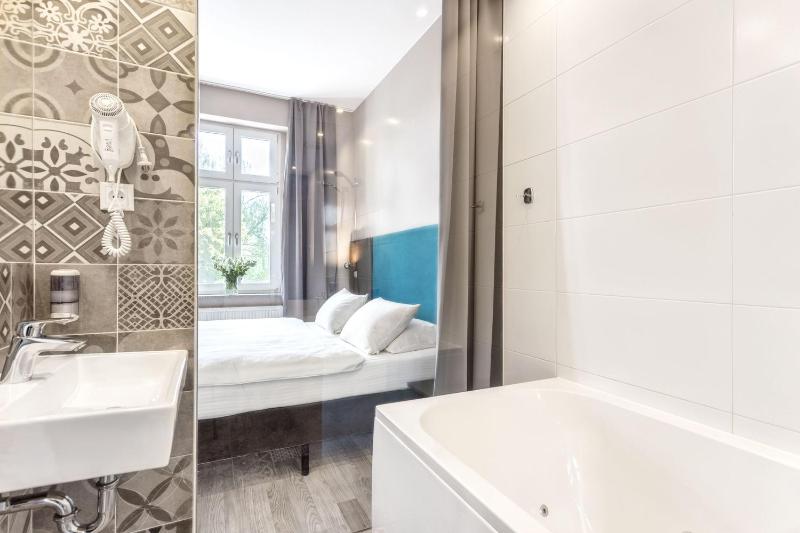 Double Room with Whirlpool image 4