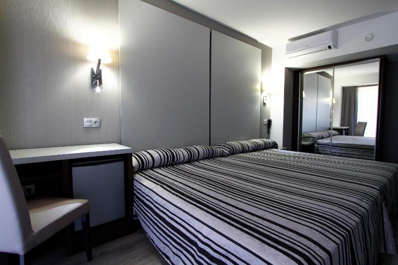 Triple Room image 4