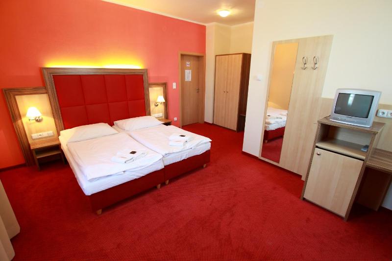 Double or Twin Room image 2