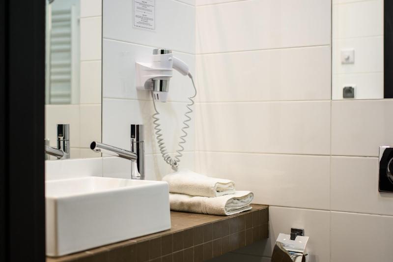 Standard Single Room image 2