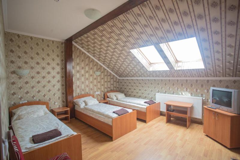 Superior Triple Room image 3