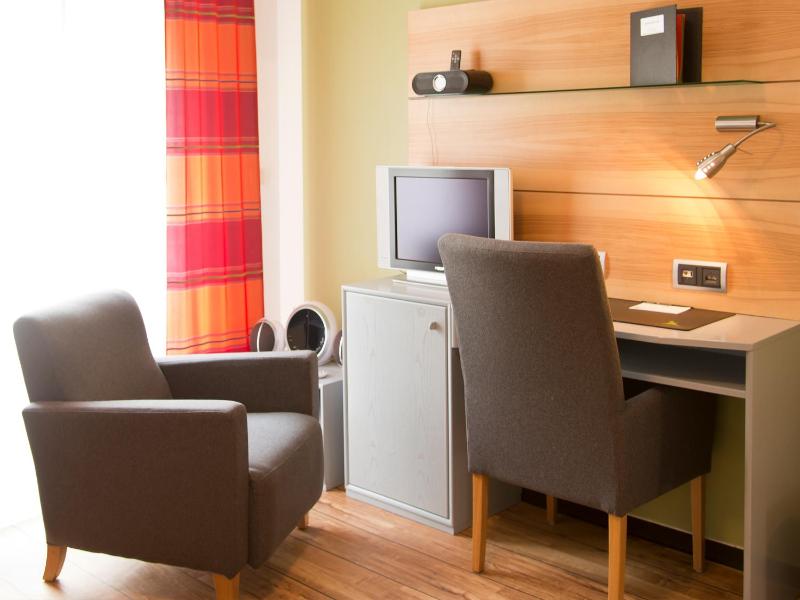 Double Room Business image 2
