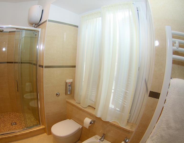 Deluxe Double or Twin Room with City View image 3