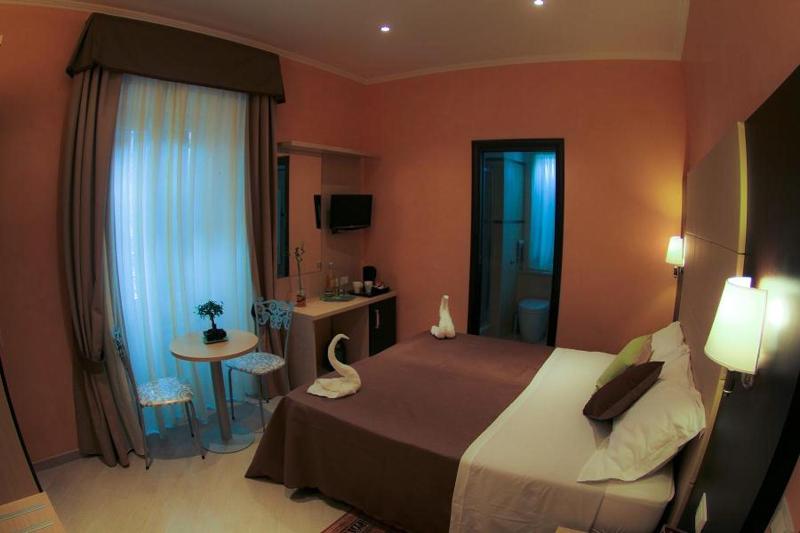 Deluxe Double or Twin Room with City View image 2