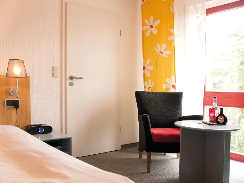 Single Room - Business image 4