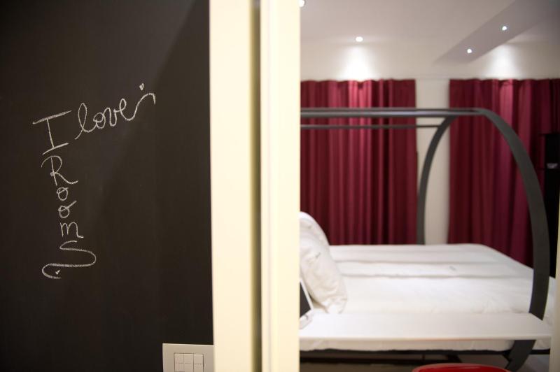 Double Room with Hot Tub image 3